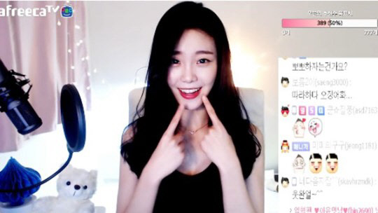 대기업을 그만두고 1인 방송인으로 변신한 정소라 씨의 방송 모습.   정소라 유튜브 영상 캡쳐